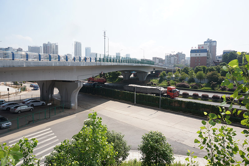 长沙县城三一路跨线桥（京珠高速）工程.jpg